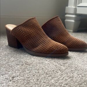 Marc Fisher Women's tan leather heel